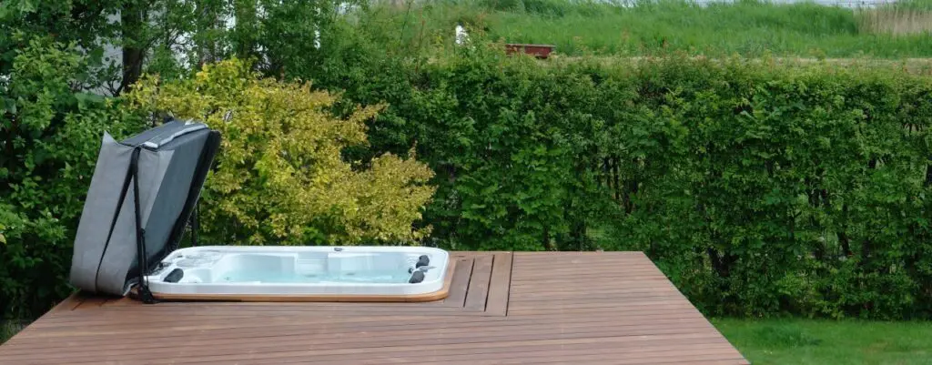 How_to_revolutionise_your_garden_with_a_hot_tub