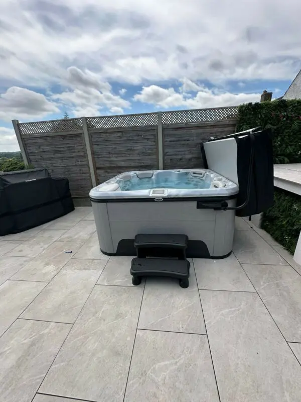 Hydropool Signature Self Cleaning 679 Hot Tub Platinum