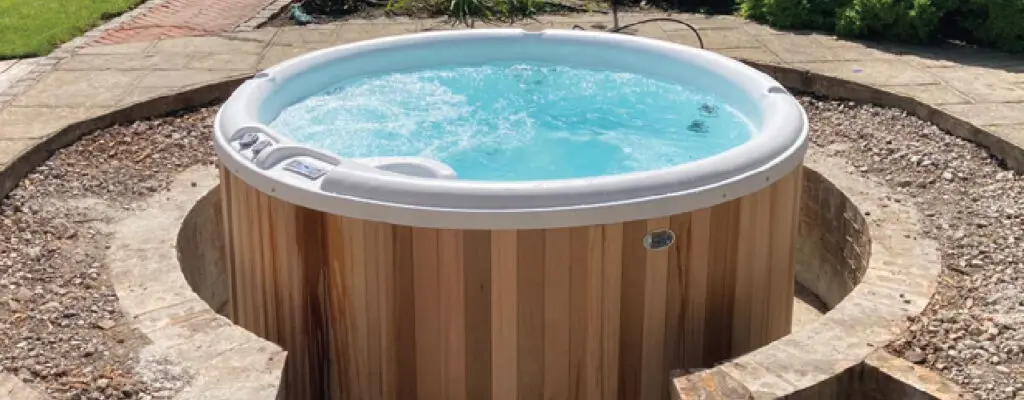 round hot tub