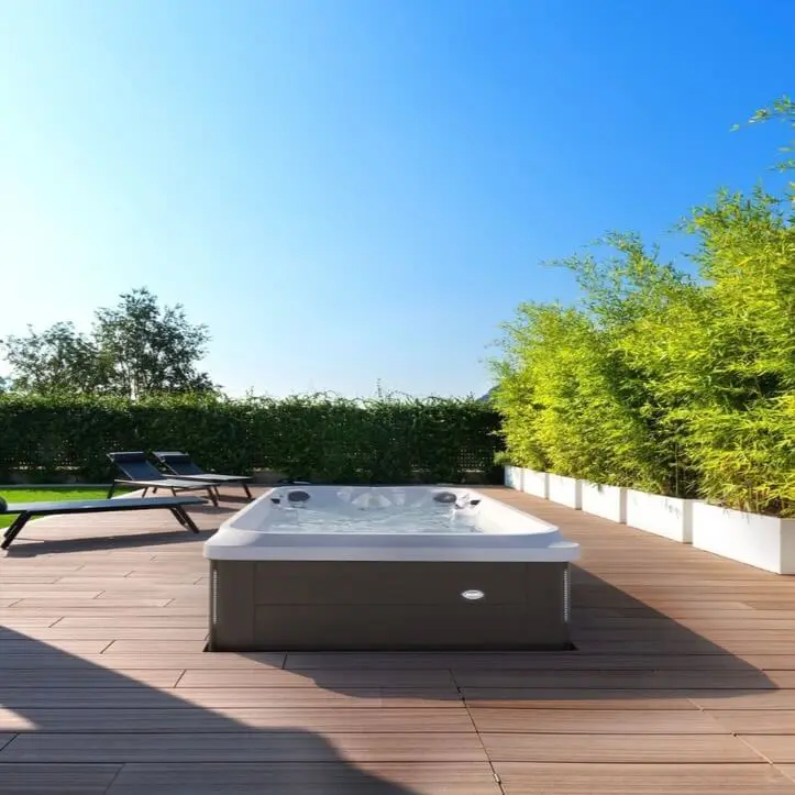 Jacuzzi® J-16 Poweractive™ Swim Spa