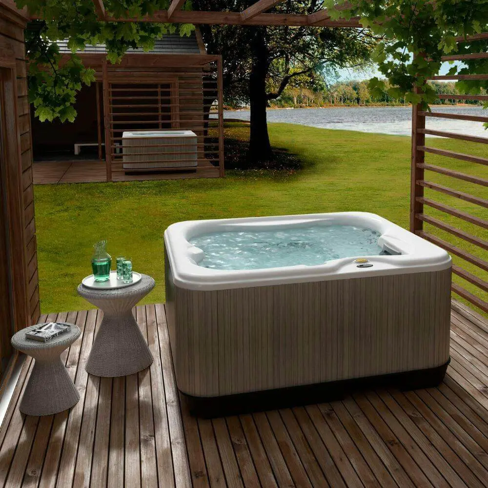 Jacuzzi® Lodge+S Holiday Park Hot Tub