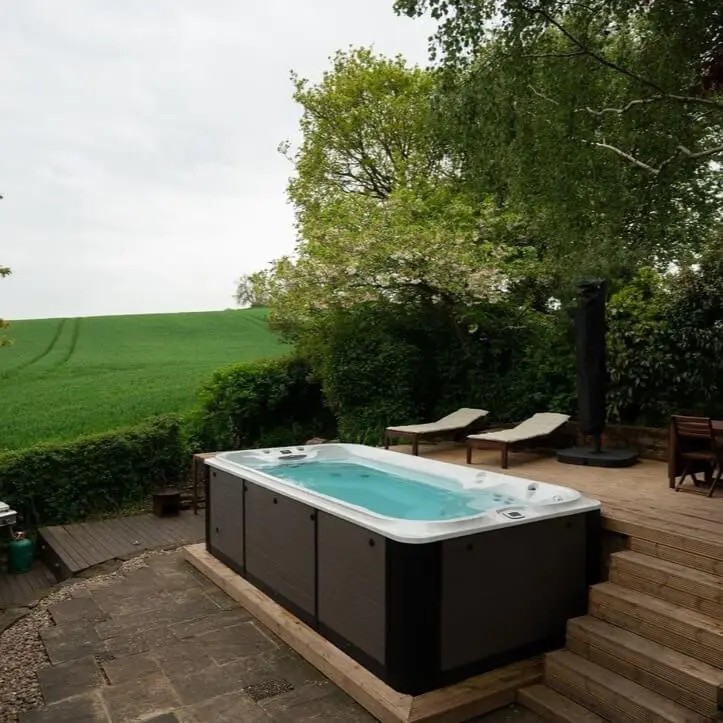 Jacuzzi® J-16 Powerpro™ Swim Spa