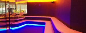 Benefits of using a steam room in hot weather