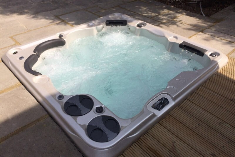 Hydropool Self Cleaning Hot Tub 670