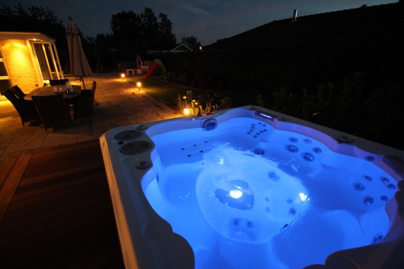 Hydropool Self Cleaning Hot Tub 670