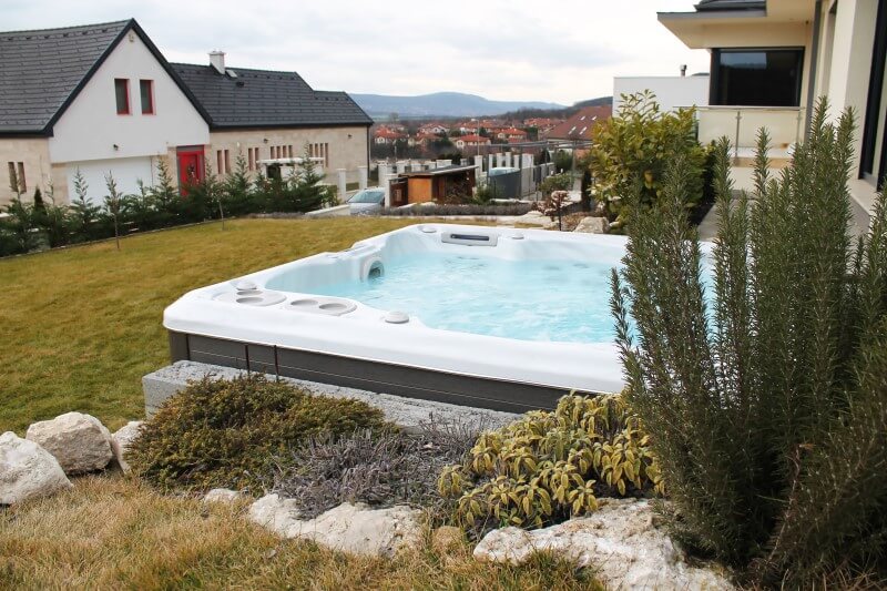 Hydropool Self Cleaning Hot Tub 670