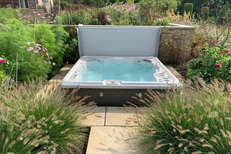 Hydropool Self Cleaning Hot Tub 670