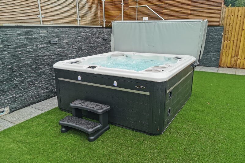 Hydropool Self Cleaning Hot Tub 770