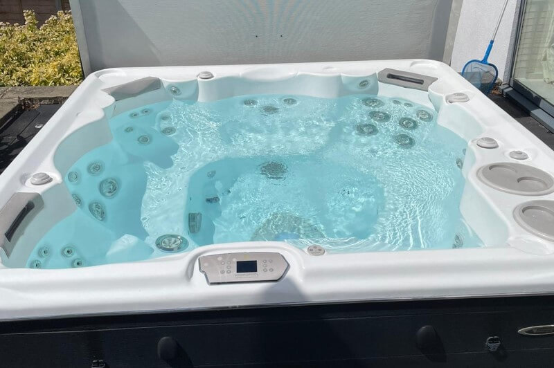 Hydropool Self Cleaning Hot Tub 770