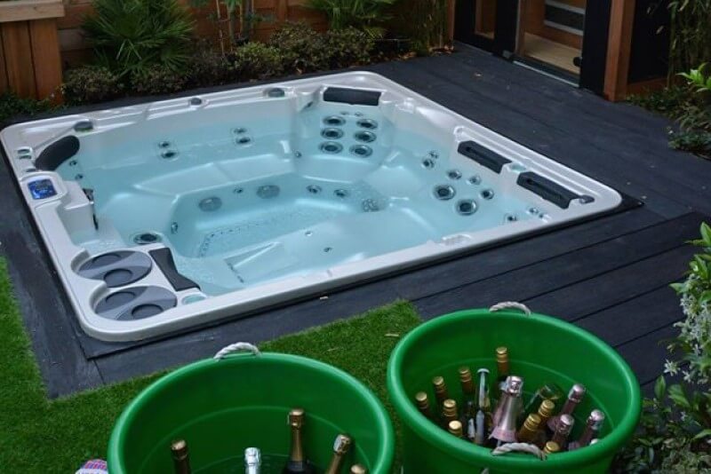 Hydropool Self Cleaning Hot Tub 790