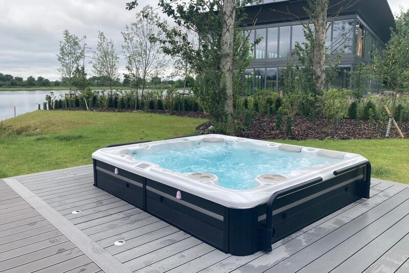 Hydropool Self Cleaning Hot Tub 970