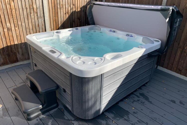 Wellis Jupiter Hot Tub