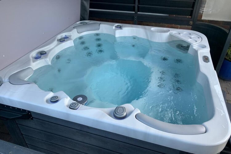 Wellis Jupiter Hot Tub