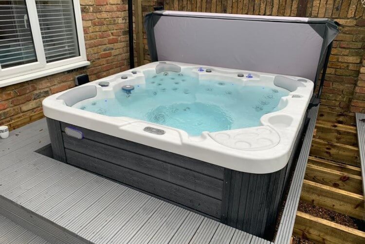 Wellis Jupiter Hot Tub