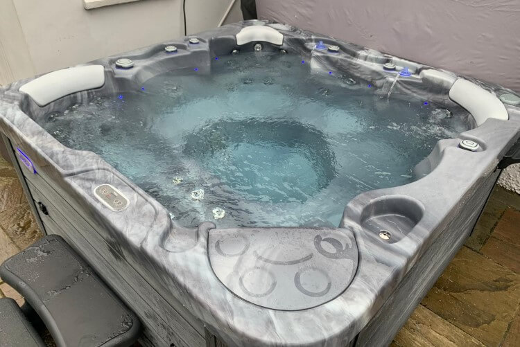 Wellis Jupiter Hot Tub