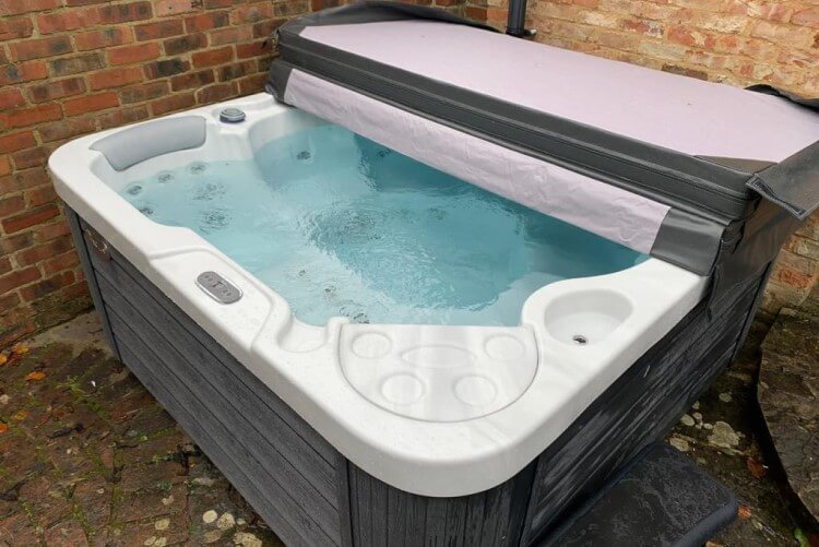 Wellis Jupiter Hot Tub