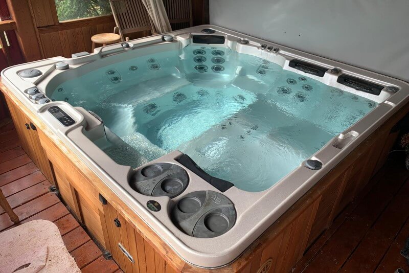 Hydropool Self Cleaning Hot Tub 790