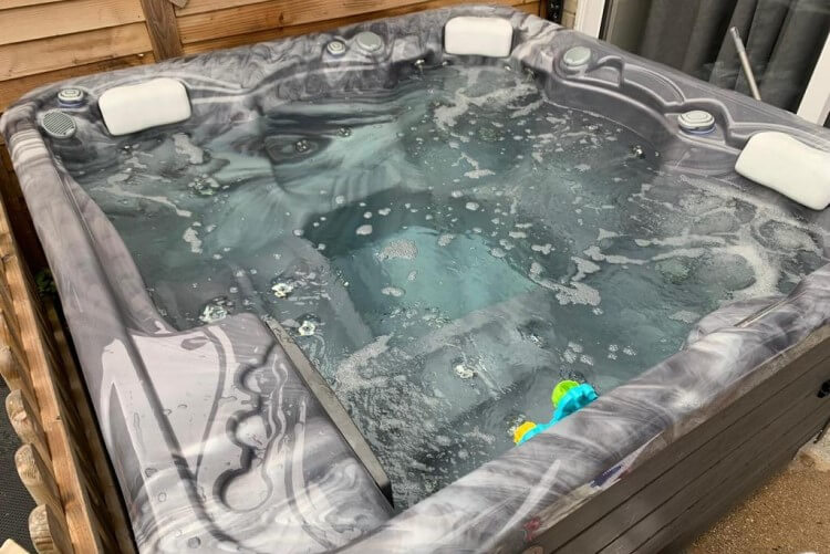 Wellis Pluto Hot Tub