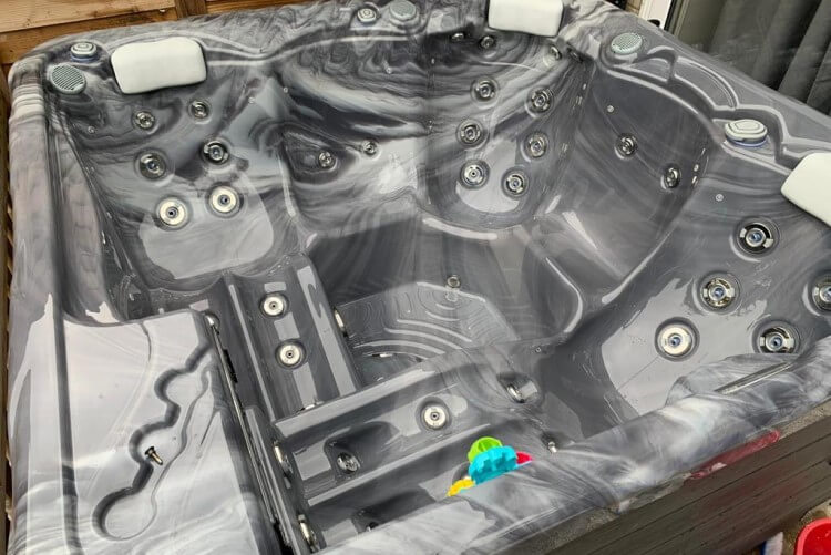 Wellis Pluto  Hot Tub