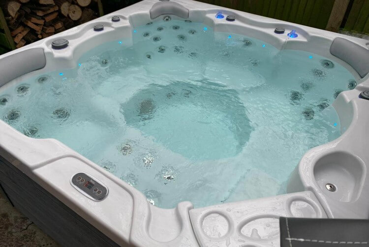 Wellis Pluto Hot Tub