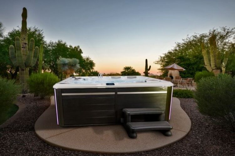 Hydropool Self Cleaning Hot Tub 970