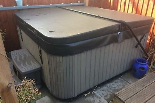 Wellis Pluto Hot Tub