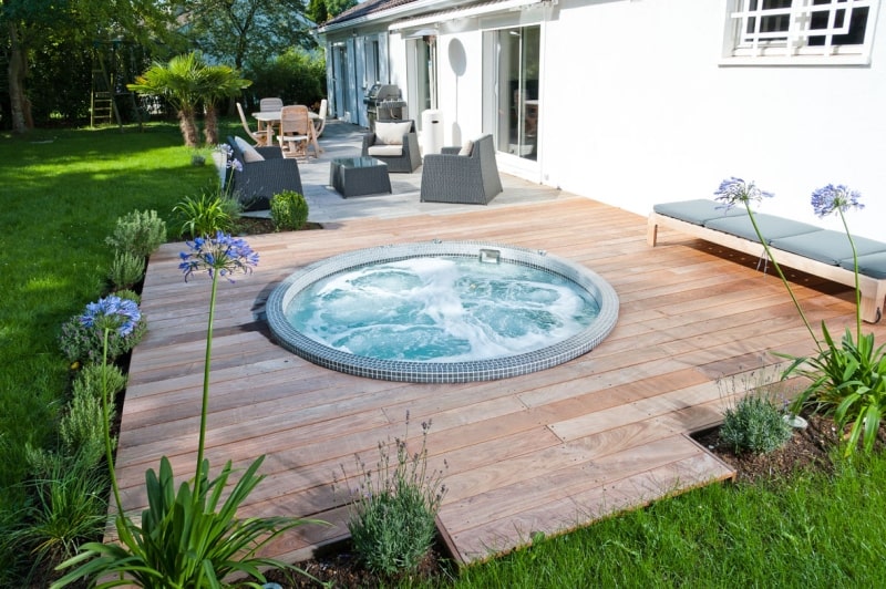 Round Hot Tubs