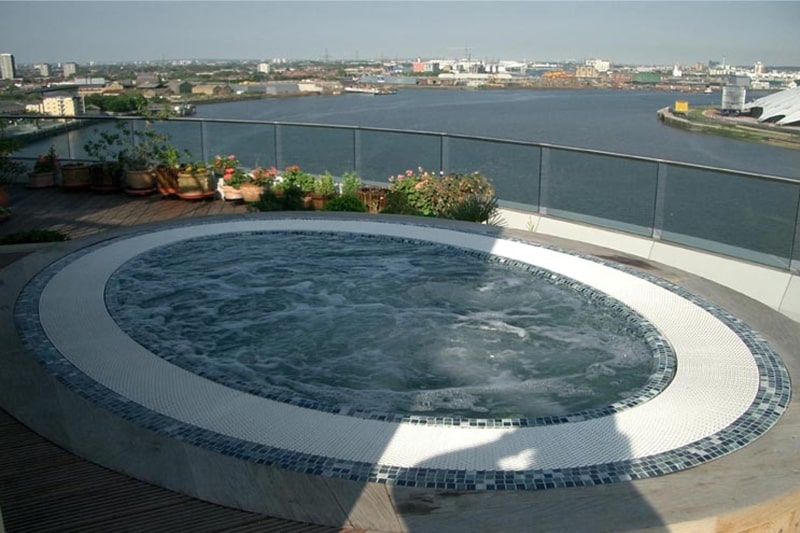 Round Hot Tubs