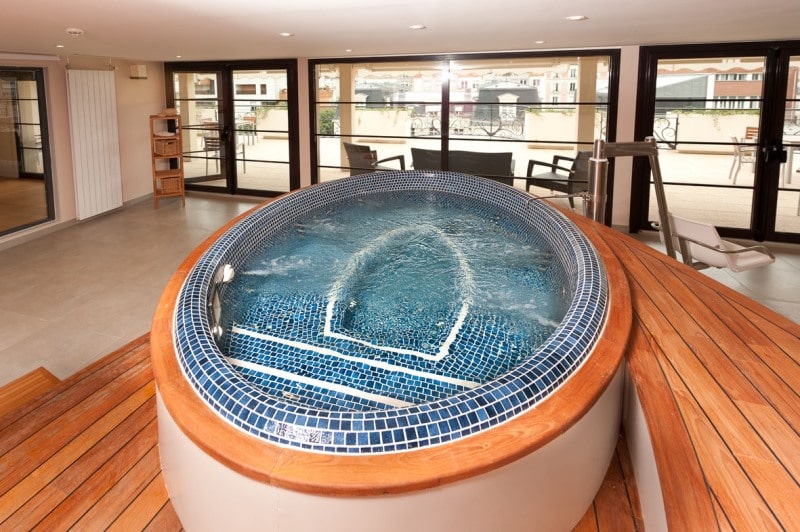 Round Hot Tubs