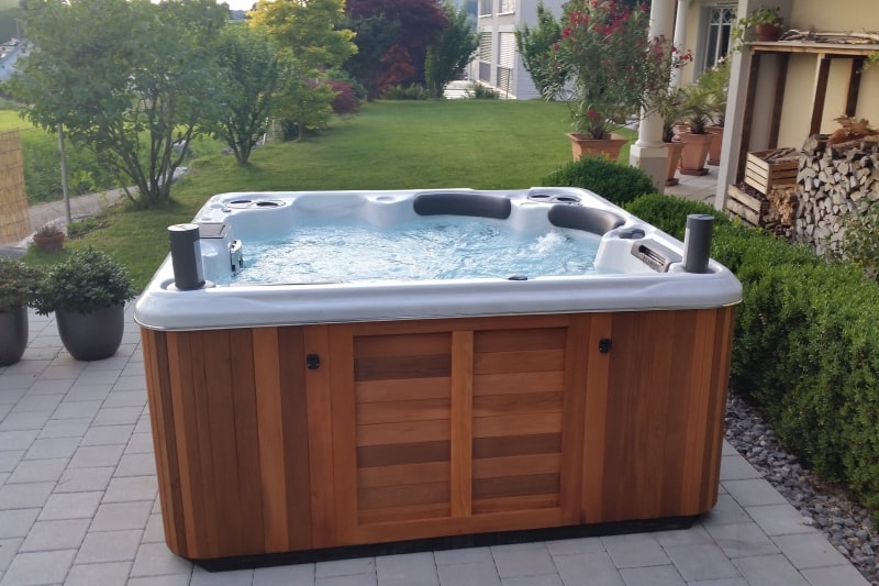 Hydropool Self Cleaning Hot Tub 495