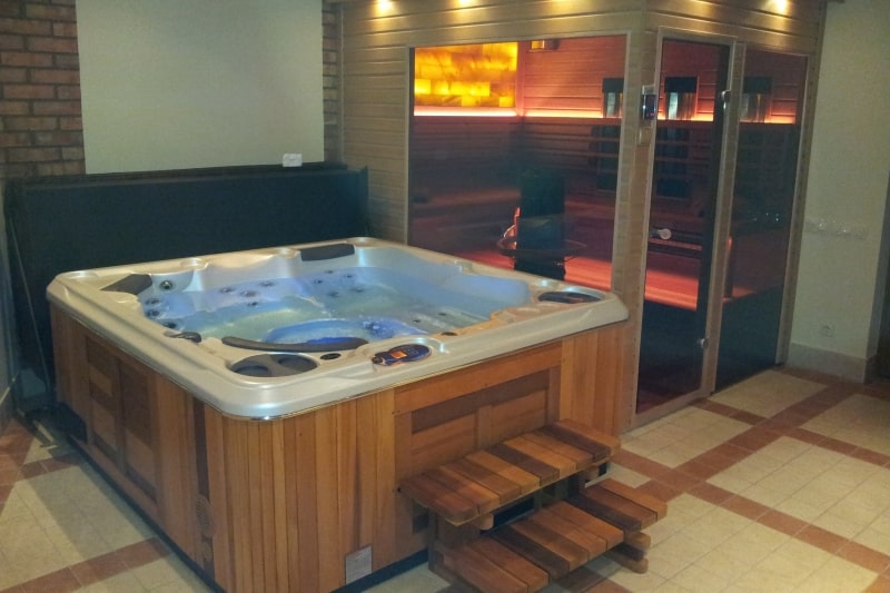 Hydropool Self Cleaning Hot Tub 570