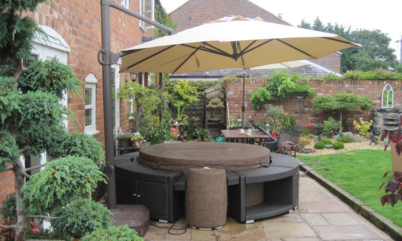 Cantilever Parasol for Softub Hot Tubs