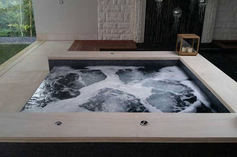 Square and Rectangular Hot Tubs