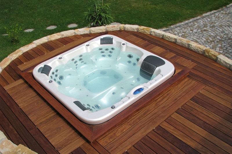 Wellis Hot Tub