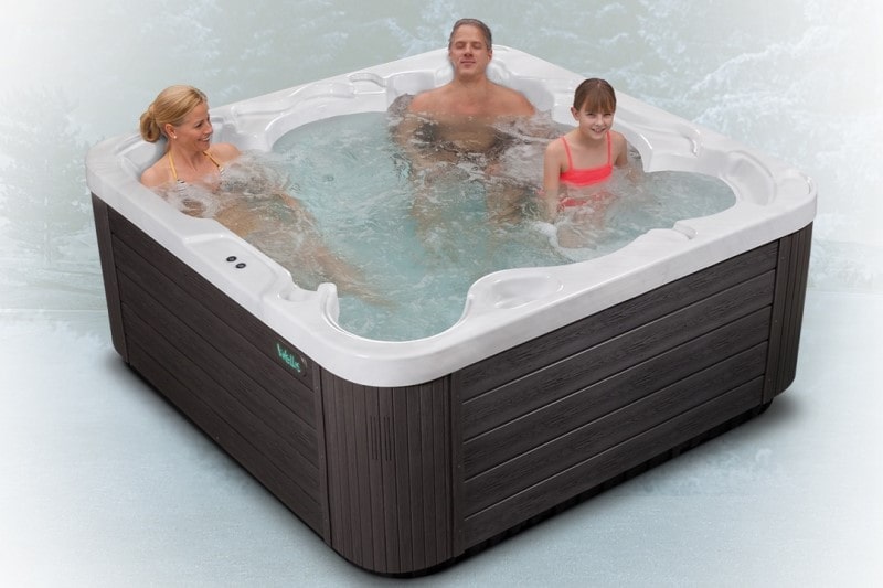 Wellis Hot Tub