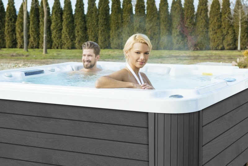 Wellis Hot Tub